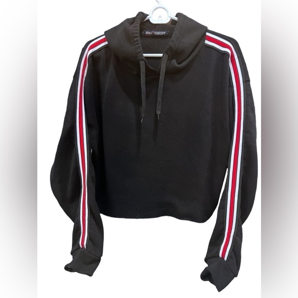 Roma Concept - Black Cropped Hoodie with Red strips - Size Large - Picture 5 of 9
